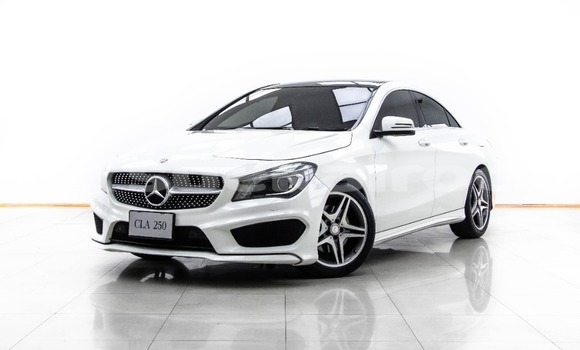 ซื้อ รถมือสอง Mercedes-Benz CLA-klasse AMG ขาว รถยนต์ ใน %{เมือง} ใน กรุงเทพมหานคร