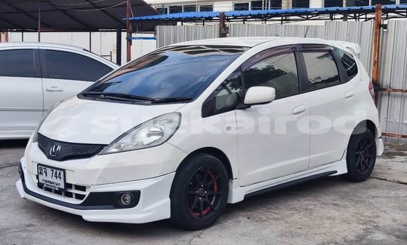ซื้อ รถมือสอง Honda Jazz ขาว รถยนต์ ใน %{เมือง} ใน กรุงเทพมหานคร