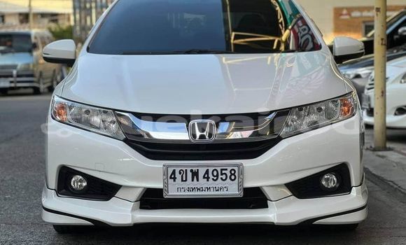 ซื้อ รถมือสอง Honda City ขาว รถยนต์ ใน %{เมือง} ใน กรุงเทพมหานคร