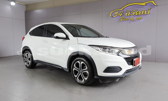 ซื้อ รถมือสอง Honda HR-V ขาว รถยนต์ ใน %{เมือง} ใน กรุงเทพมหานคร