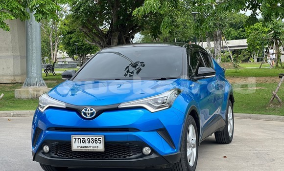 ซื้อ รถมือสอง Toyota C-HR สีน้ำเงิน รถยนต์ ใน %{เมือง} ใน กรุงเทพมหานคร