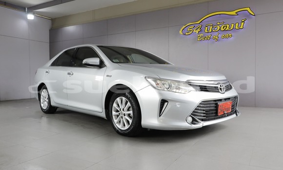 ซื้อ รถมือสอง Toyota Camry เงิน รถยนต์ ใน %{เมือง} ใน กรุงเทพมหานคร