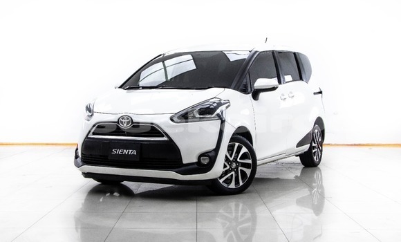 ซื้อ รถมือสอง Toyota Sienta ขาว รถยนต์ ใน %{เมือง} ใน กรุงเทพมหานคร