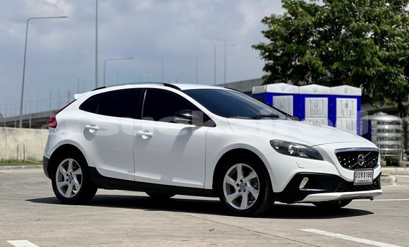 Buy Used Volvo V40 Cross Country White Car in Bangkok in Bangkok Buy Used Volvo V40 Cross Country White Car in Bangkok in Bangkok