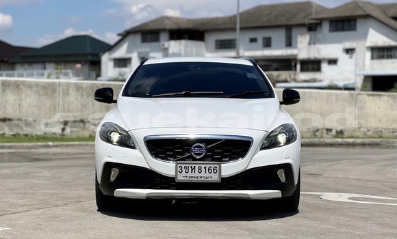Buy Used Volvo V40 Cross Country White Car in Bangkok in Bangkok Buy Used Volvo V40 Cross Country White Car in Bangkok in Bangkok