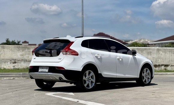 Buy Used Volvo V40 Cross Country White Car in Bangkok in Bangkok Buy Used Volvo V40 Cross Country White Car in Bangkok in Bangkok