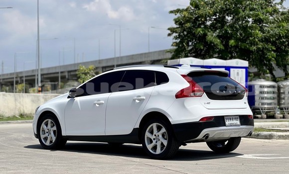 Buy Used Volvo V40 Cross Country White Car in Bangkok in Bangkok Buy Used Volvo V40 Cross Country White Car in Bangkok in Bangkok