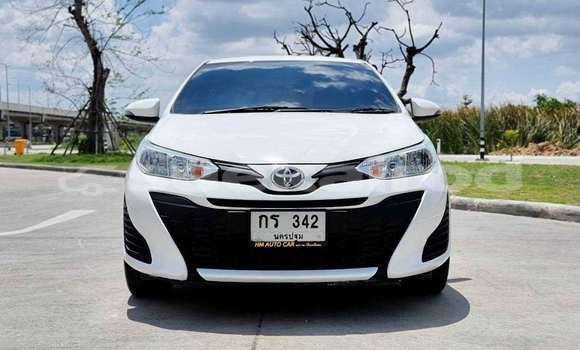 ซื้อ รถมือสอง Toyota Yaris ขาว รถยนต์ ใน %{เมือง} ใน กรุงเทพมหานคร