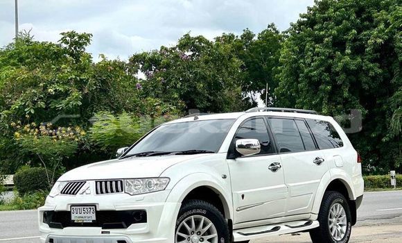 ซื้อ รถมือสอง Mitsubishi Pajero ขาว รถยนต์ ใน %{เมือง} ใน กรุงเทพมหานคร