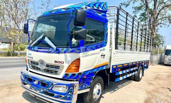 Buy Used Toyota Touring HiAce White Car in Bangkok in Bangkok