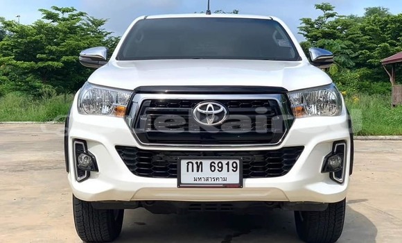 ซื้อ รถมือสอง Toyota Hiluxe Revo ขาว รถยนต์ ใน %{เมือง} ใน กรุงเทพมหานคร