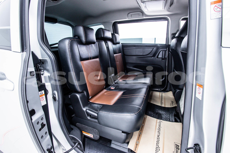 Big with watermark toyota sienna bangkok bangkok 66373