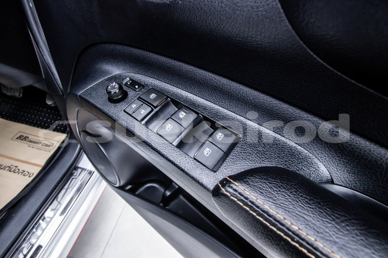 Big with watermark toyota sienna bangkok bangkok 66373