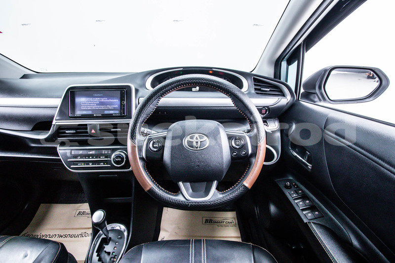 Big with watermark toyota sienna bangkok bangkok 66373