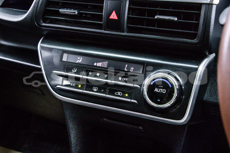 Big with watermark toyota sienna bangkok bangkok 66373