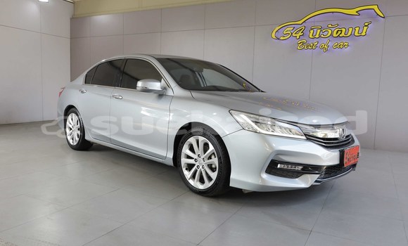 ซื้อ รถมือสอง Honda Accord เงิน รถยนต์ ใน %{เมือง} ใน กรุงเทพมหานคร