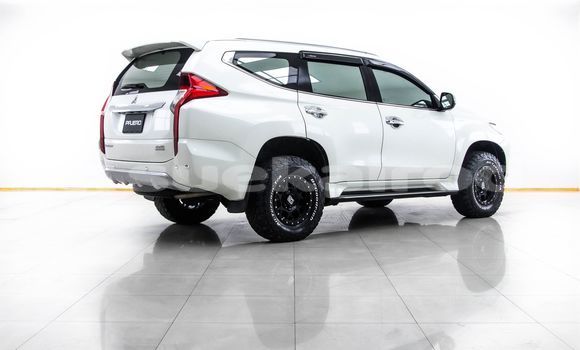 Buy Used Mitsubishi Pajero White Car in Bangkok in Bangkok Buy Used Mitsubishi Pajero White Car in Bangkok in Bangkok