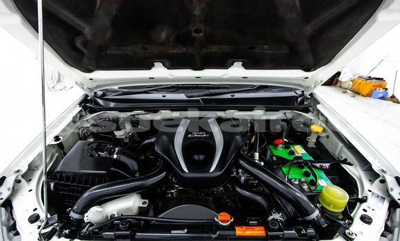 Buy Used Isuzu MU-X White Car in Bangkok in Bangkok Buy Used Isuzu MU-X White Car in Bangkok in Bangkok