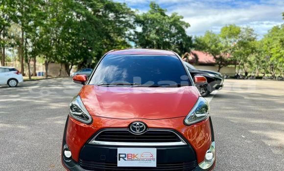 ซื้อ รถมือสอง Toyota Sienta อื่น ๆ รถยนต์ ใน %{เมือง} ใน กรุงเทพมหานคร