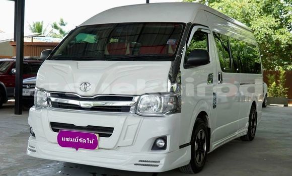 ซื้อ รถมือสอง Toyota Commuter ขาว รถยนต์ ใน %{เมือง} ใน กรุงเทพมหานคร