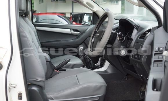 ซื้อ รถมือสอง Isuzu D-Max ขาว รถยนต์ ใน %{เมือง} ใน กรุงเทพมหานคร