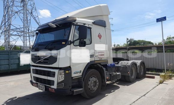 Buy Used Volvo F4 White Truck in Chonburi in Chonburi