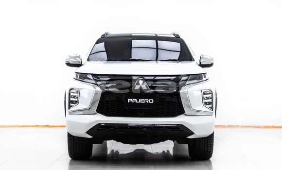 ซื้อ รถมือสอง Mitsubishi Pajero Sport ขาว รถยนต์ ใน %{เมือง} ใน กรุงเทพมหานคร