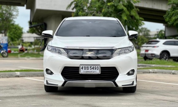 Buy Used Toyota Harrier White Car in Bangkok in Bangkok