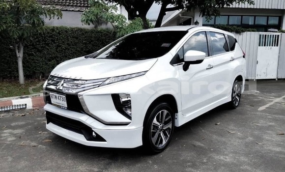 ซื้อ รถมือสอง Mitsubishi Xpander ขาว รถยนต์ ใน %{เมือง} ใน กรุงเทพมหานคร