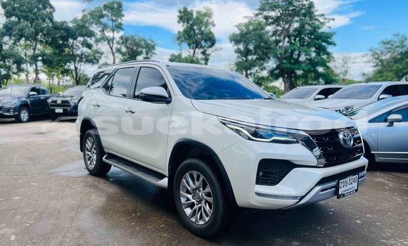 Buy Used Toyota Fortuner White Car in Bangkok in Bangkok