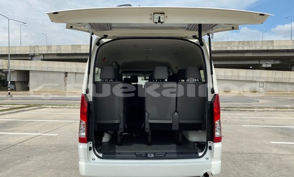 Buy Used Toyota Commuter White Car in Bangkok in Bangkok Buy Used Toyota Commuter White Car in Bangkok in Bangkok