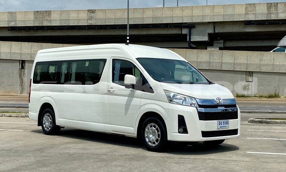 Buy Used Toyota Commuter White Car in Bangkok in Bangkok Buy Used Toyota Commuter White Car in Bangkok in Bangkok