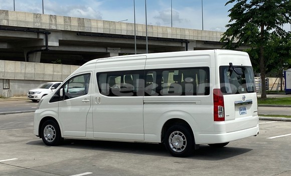 Buy Used Toyota Commuter White Car in Bangkok in Bangkok Buy Used Toyota Commuter White Car in Bangkok in Bangkok