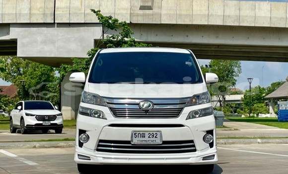 Buy Used Toyota Vellfire White Car in Bangkok in Bangkok