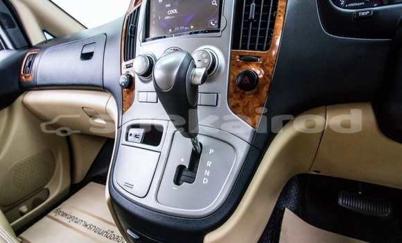 Buy Used Hyundai H1 Brown Car in Bangkok in Bangkok Buy Used Hyundai H1 Brown Car in Bangkok in Bangkok