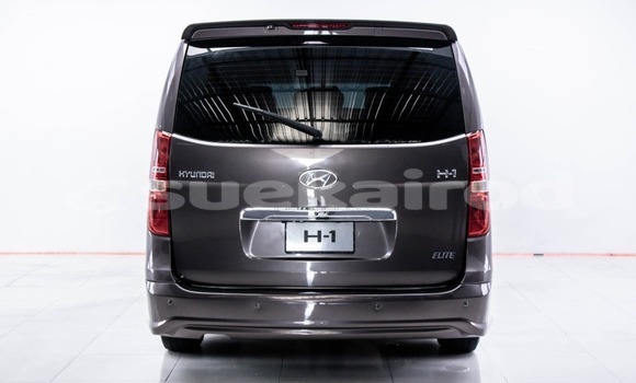 Buy Used Hyundai H1 Brown Car in Bangkok in Bangkok Buy Used Hyundai H1 Brown Car in Bangkok in Bangkok
