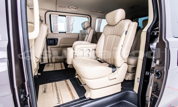 Buy Used Hyundai H1 Brown Car in Bangkok in Bangkok Buy Used Hyundai H1 Brown Car in Bangkok in Bangkok