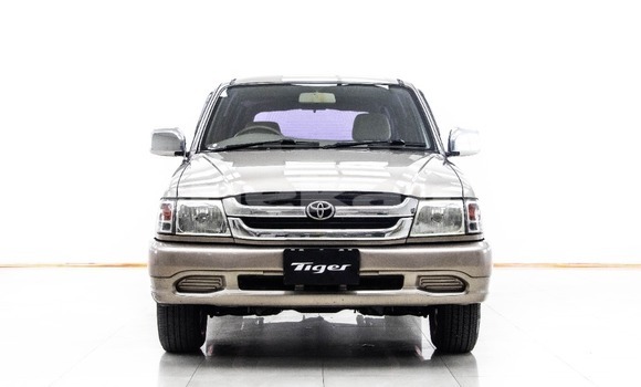ซื้อ รถมือสอง Toyota Hilux สีน้ำตาล รถยนต์ ใน %{เมือง} ใน กรุงเทพมหานคร