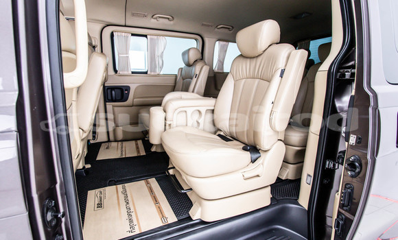 ซื้อ รถมือสอง Hyundai H1 สีน้ำตาล รถยนต์ ใน %{เมือง} ใน กรุงเทพมหานคร ซื้อ รถมือสอง Hyundai H1 สีน้ำตาล รถยนต์ ใน %{เมือง} ใน กรุงเทพมหานคร