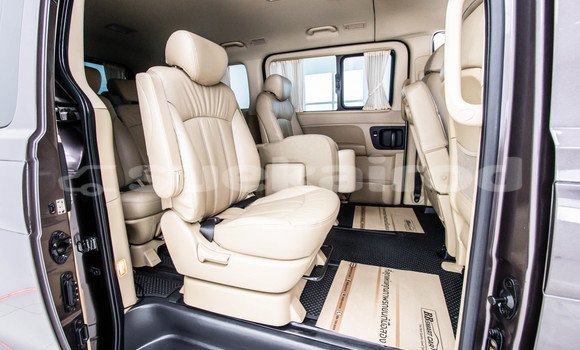 ซื้อ รถมือสอง Hyundai H1 สีน้ำตาล รถยนต์ ใน %{เมือง} ใน กรุงเทพมหานคร ซื้อ รถมือสอง Hyundai H1 สีน้ำตาล รถยนต์ ใน %{เมือง} ใน กรุงเทพมหานคร