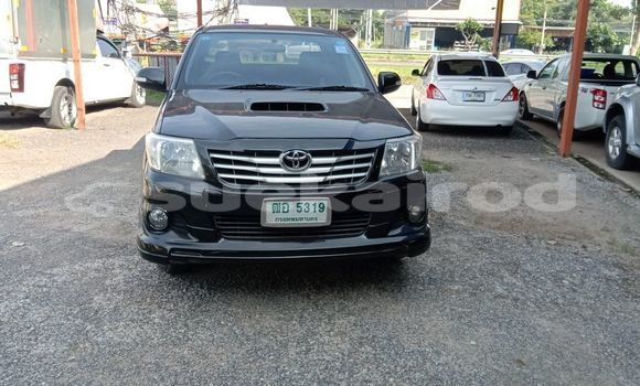 ซื้อ รถมือสอง Toyota Hilux สีดำ รถยนต์ ใน %{เมือง} ใน กรุงเทพมหานคร