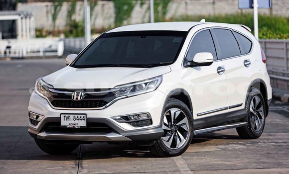ซื้อ รถมือสอง Honda CR-V ขาว รถยนต์ ใน %{เมือง} ใน กรุงเทพมหานคร