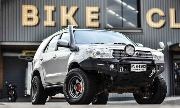 Buy Used Toyota Fortuner White Car in Bangkok in Bangkok