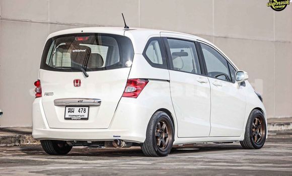 ซื้อ รถมือสอง Honda Freed ขาว รถยนต์ ใน %{เมือง} ใน กรุงเทพมหานคร
