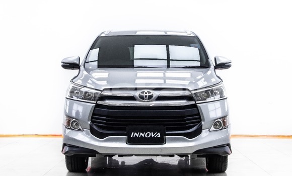 ซื้อ รถมือสอง Toyota Innova เงิน รถยนต์ ใน %{เมือง} ใน กรุงเทพมหานคร