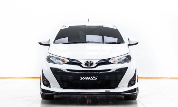 ซื้อ รถมือสอง Toyota Yaris ขาว รถยนต์ ใน %{เมือง} ใน กรุงเทพมหานคร