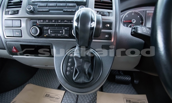 Buy Used Volkswagen Caravelle White Car in Bangkok in Bangkok Buy Used Volkswagen Caravelle White Car in Bangkok in Bangkok