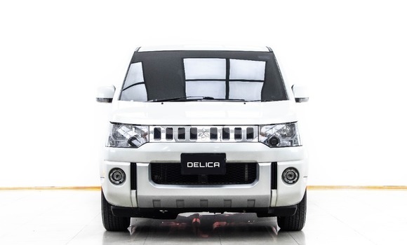 Buy Used Mitsubishi Delica White Car in Bangkok in Bangkok