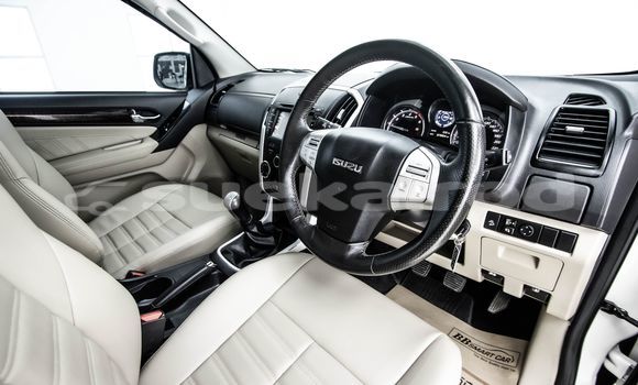 Buy Used Isuzu MU-X White Car in Bangkok in Bangkok Buy Used Isuzu MU-X White Car in Bangkok in Bangkok