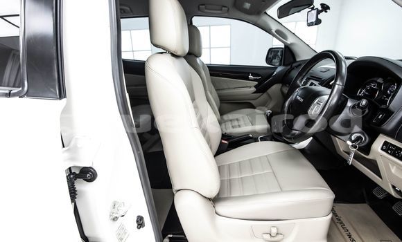 Buy Used Isuzu MU-X White Car in Bangkok in Bangkok Buy Used Isuzu MU-X White Car in Bangkok in Bangkok